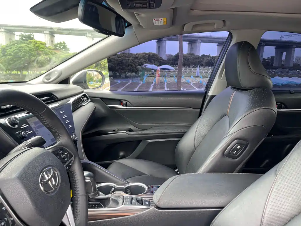 Toyota Camry 2018 — фото 18