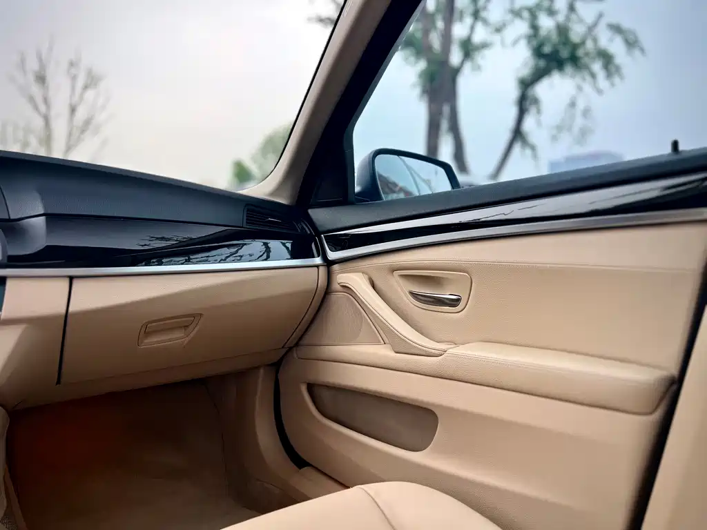 BMW 5 Series 2012 — фото 23