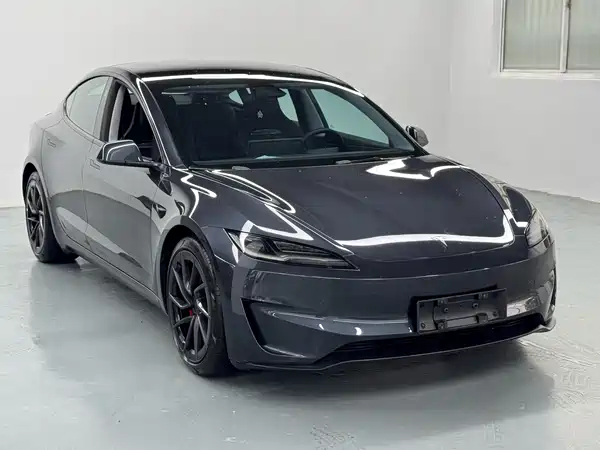 Tesla Model 3 2024