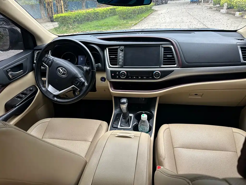 Toyota Highlander 2017 — фото 9