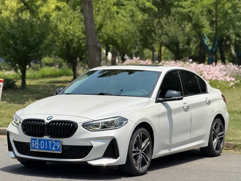 BMW 1 Series 2021 — фото 1