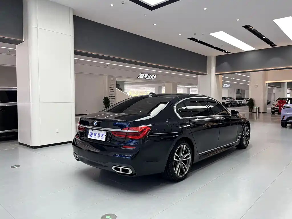 BMW 7 Series 2018 — фото 13