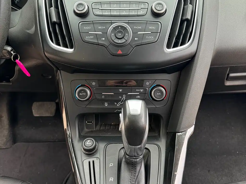 Ford Focus 2015 — фото 12