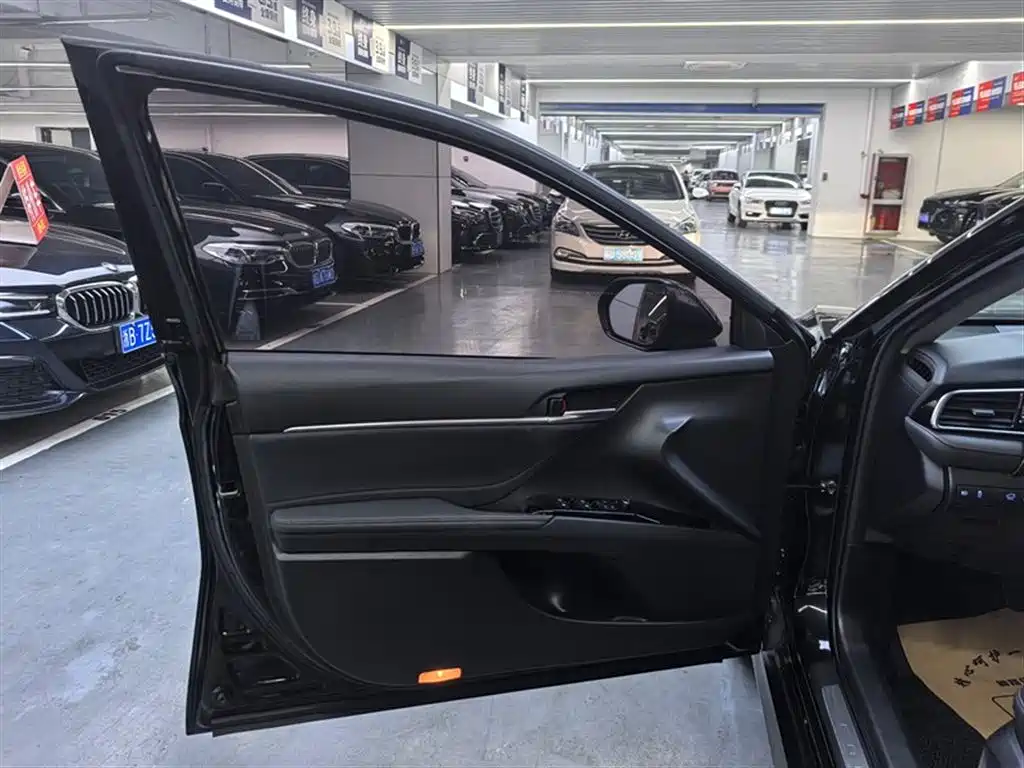 Toyota Camry 2020 — фото 14