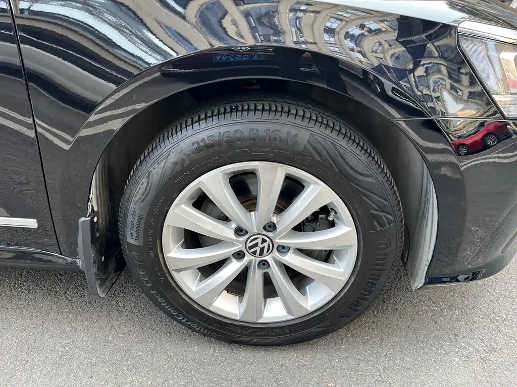 Volkswagen Passat 2018 — фото 14