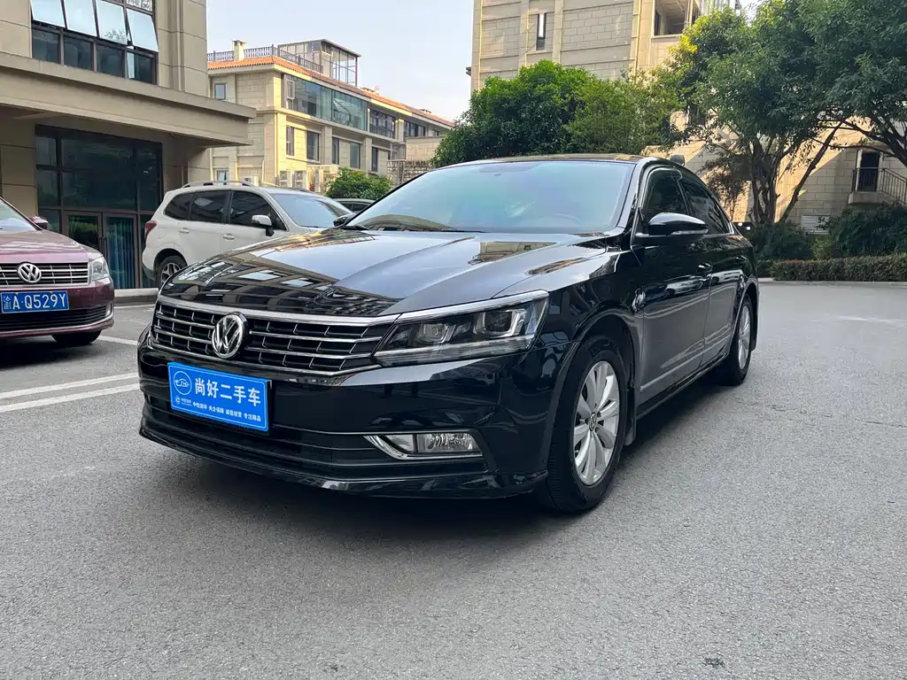 Volkswagen Passat 2018 — фото 1
