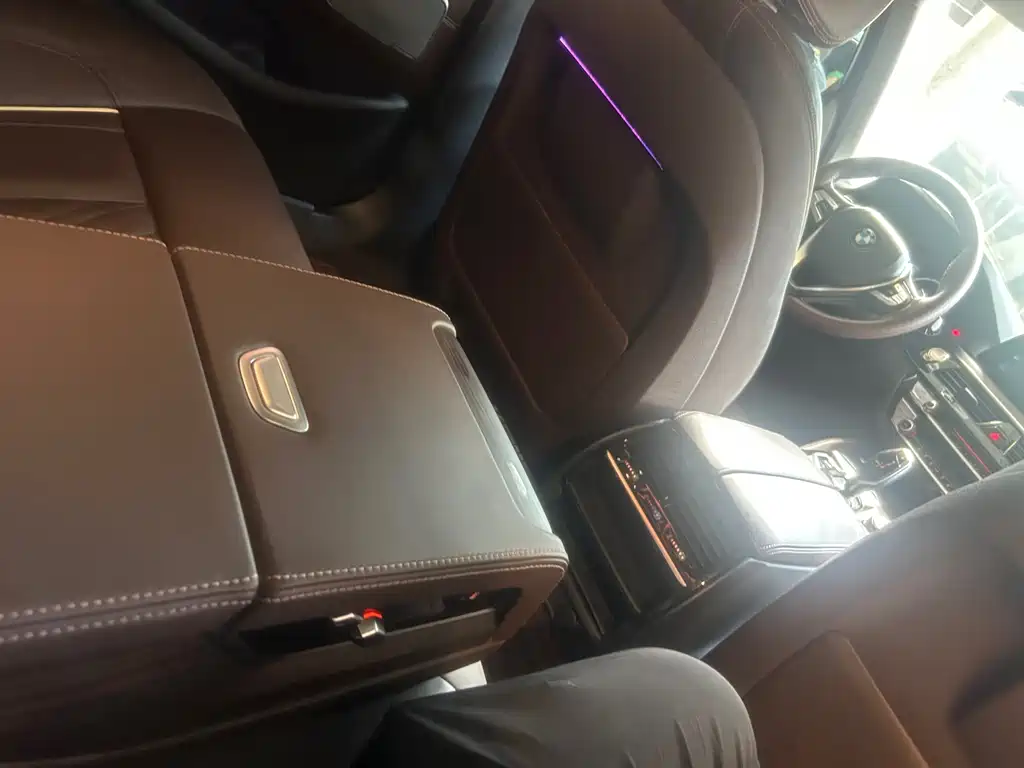 BMW 5 Series 2018 — фото 12
