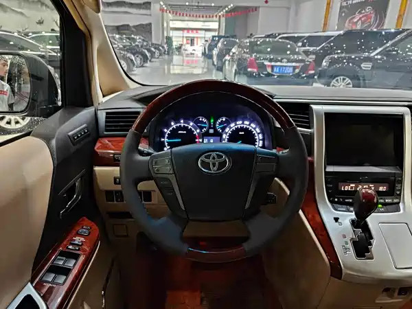 Toyota Alphard 2011