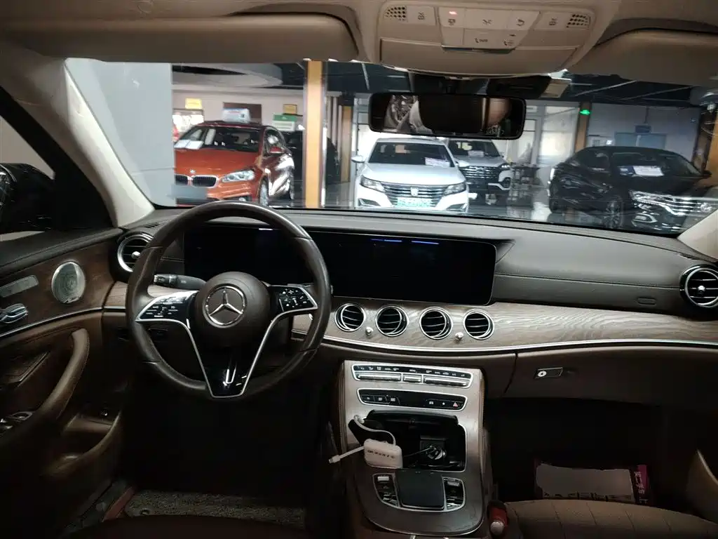 Mercedes-Benz E-Class 2023 — фото 12