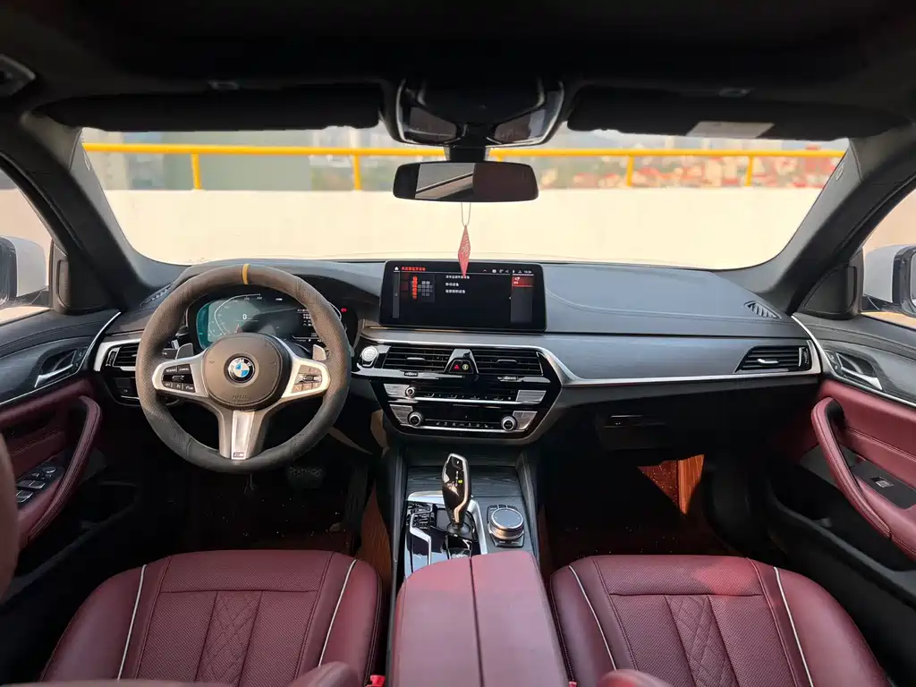 BMW 5 Series 2021 — фото 12