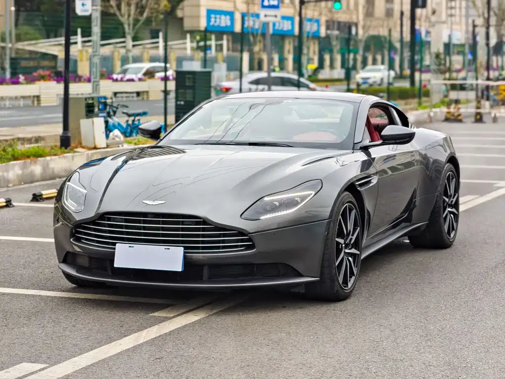 Aston Martin DB11 2018 — фото 1
