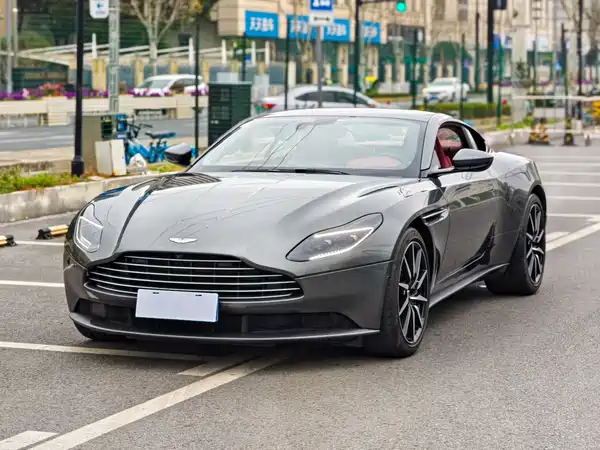 Aston Martin DB11 2018