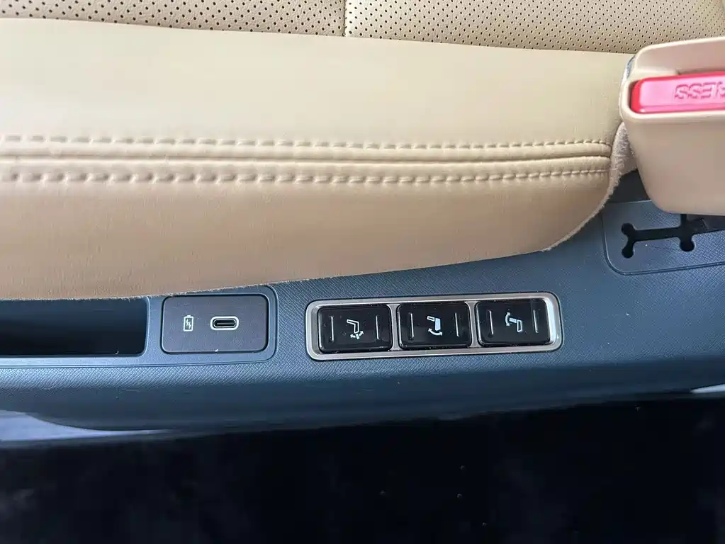 GAC Trumpchi E8 PHEV 2023 — фото 17