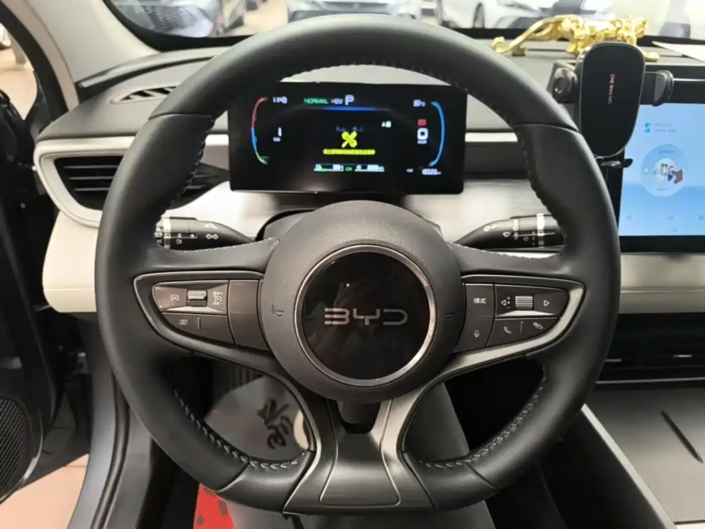 BYD Seal 05 DM-i 2025 — фото 11