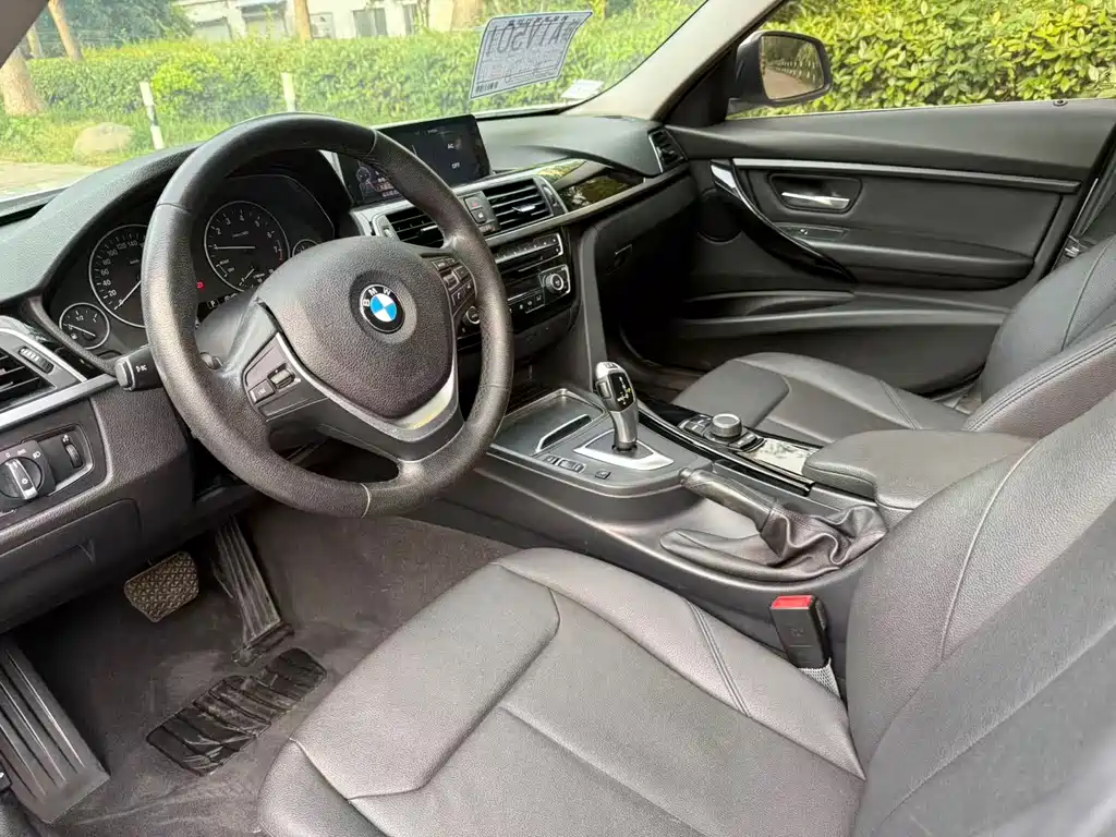 BMW 3 Series 2017 — фото 10