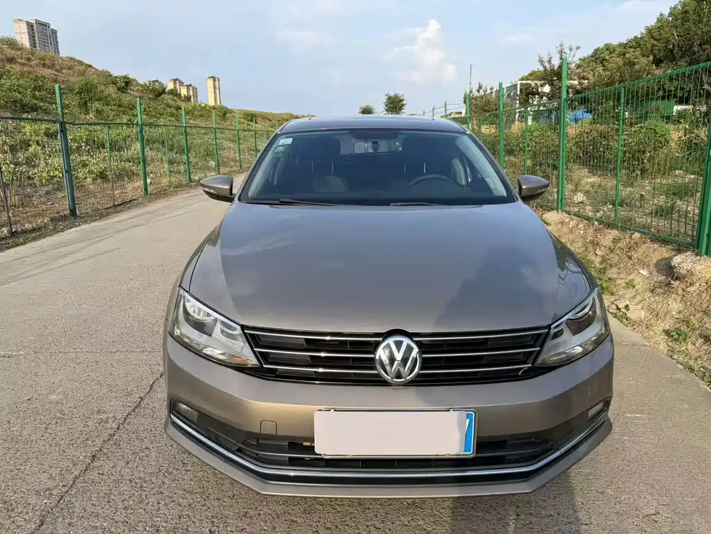 Volkswagen Sagitar 2016