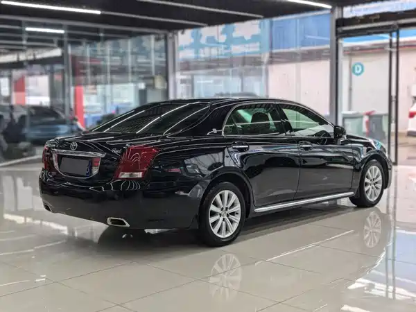 Toyota Crown 2010