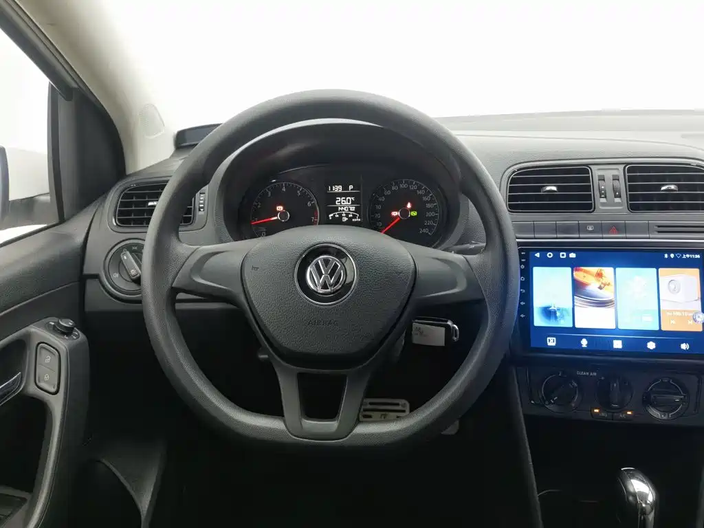 Volkswagen Polo 2016 — фото 11
