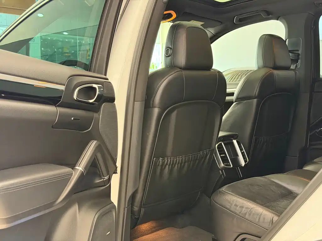 Porsche Cayenne 2016 — фото 10