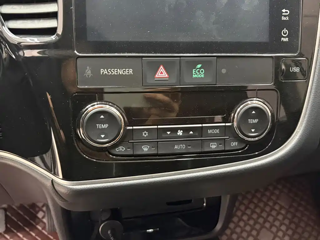 Mitsubishi Outlander 2022 — фото 13
