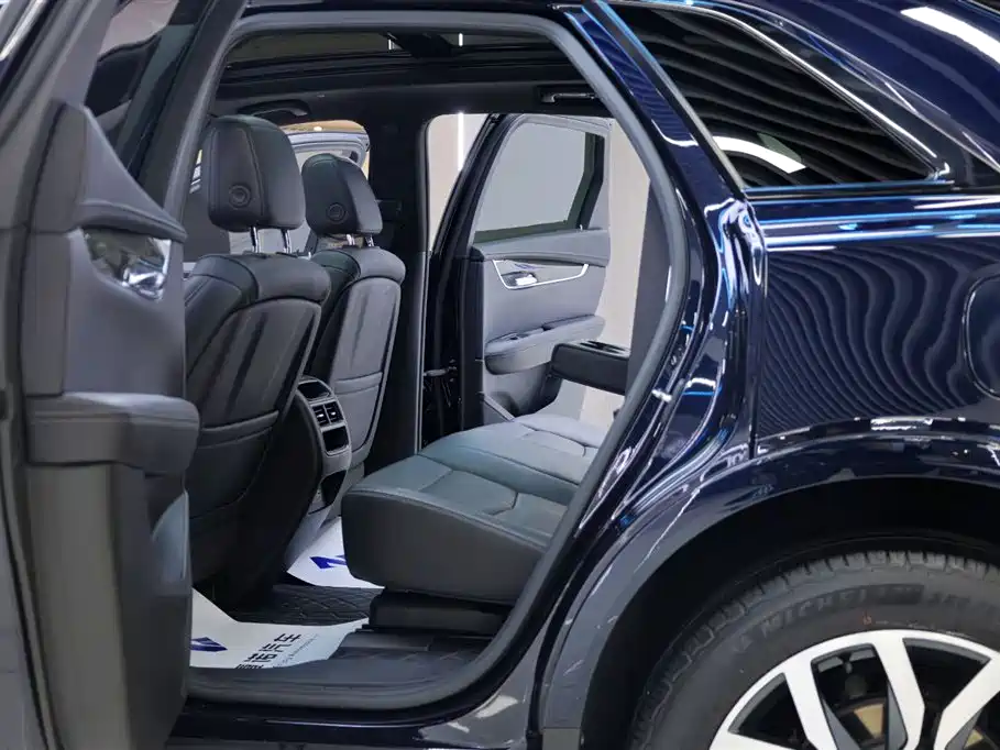 Cadillac XT5 2021 — фото 28