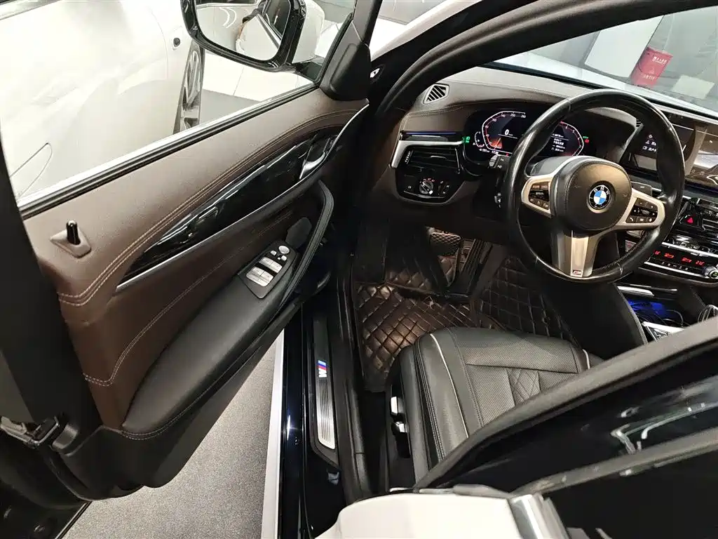 BMW 5 Series 2023 — фото 14