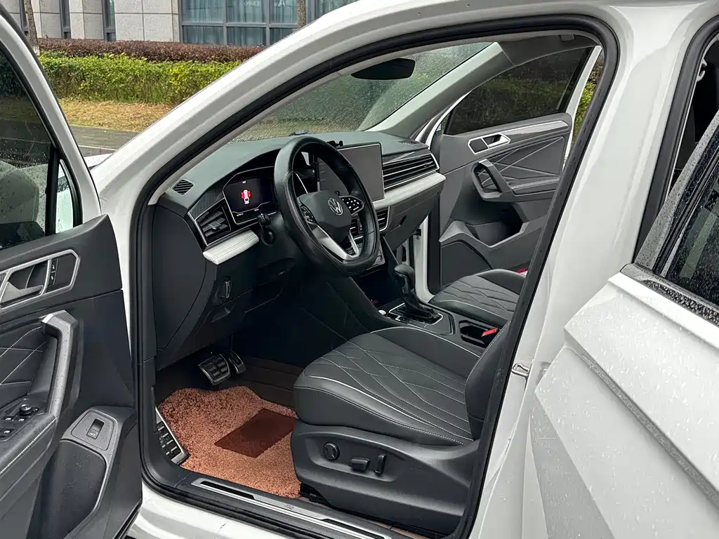Volkswagen Tiguan L 2023 — фото 4