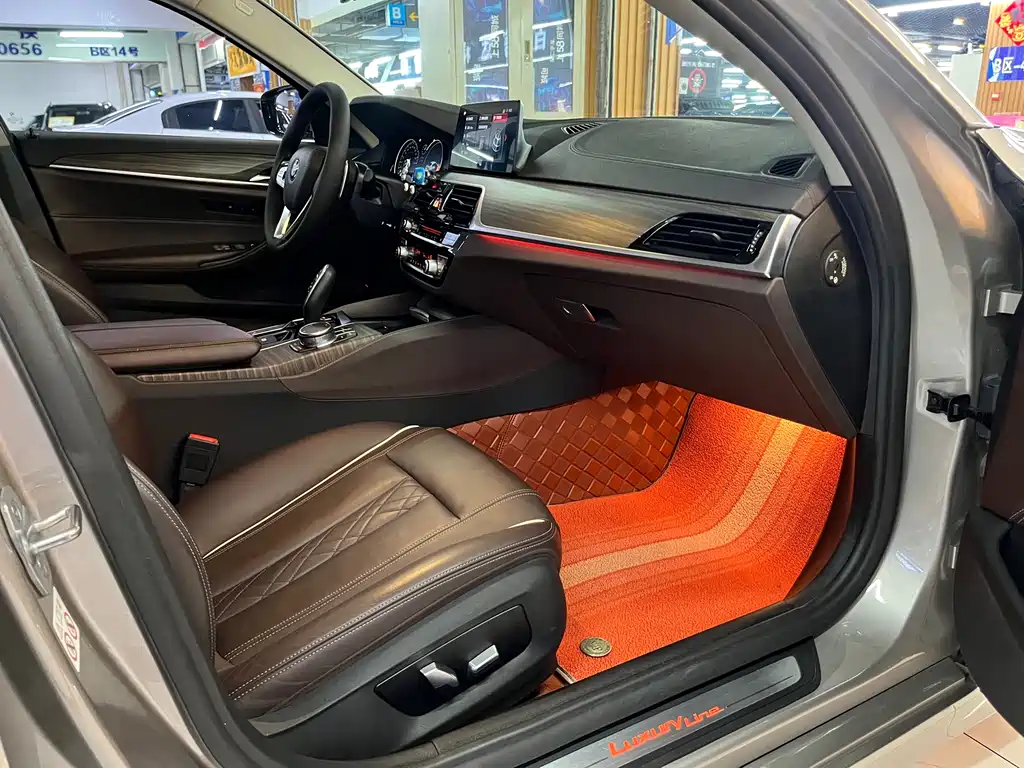 BMW 5 Series 2018 — фото 13