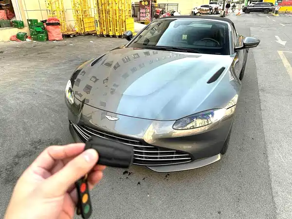Aston Martin V8 Vantage 2021