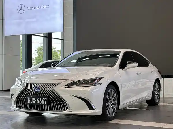 Lexus ES 2020