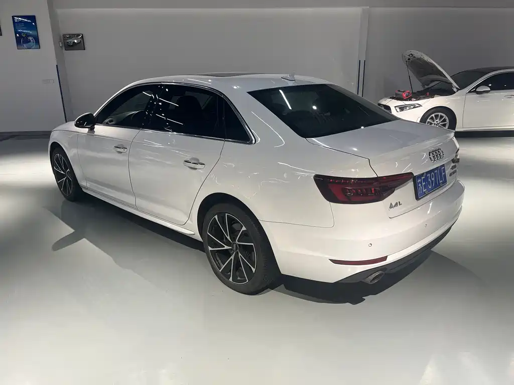 Audi A4L 2018 — фото 4