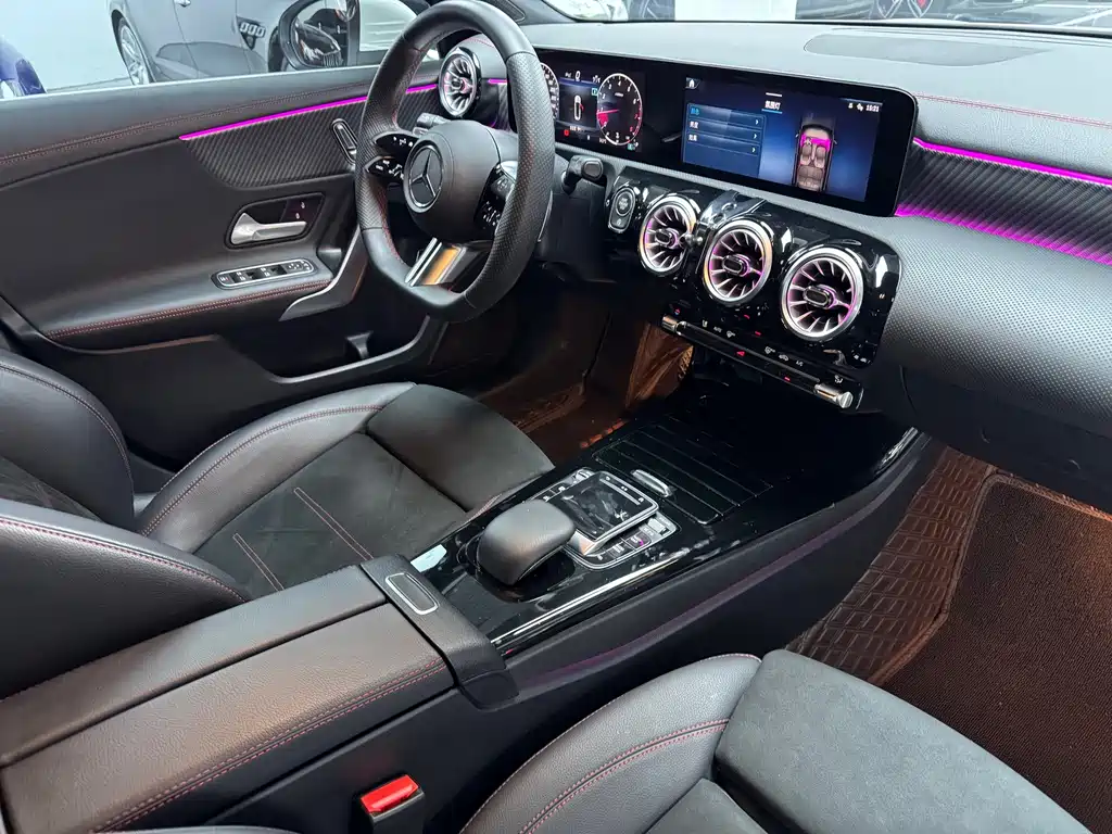 Mercedes-Benz A-Class 2023 — фото 16