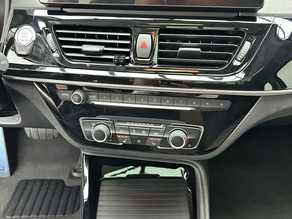 BMW 1 Series 2022 — фото 14