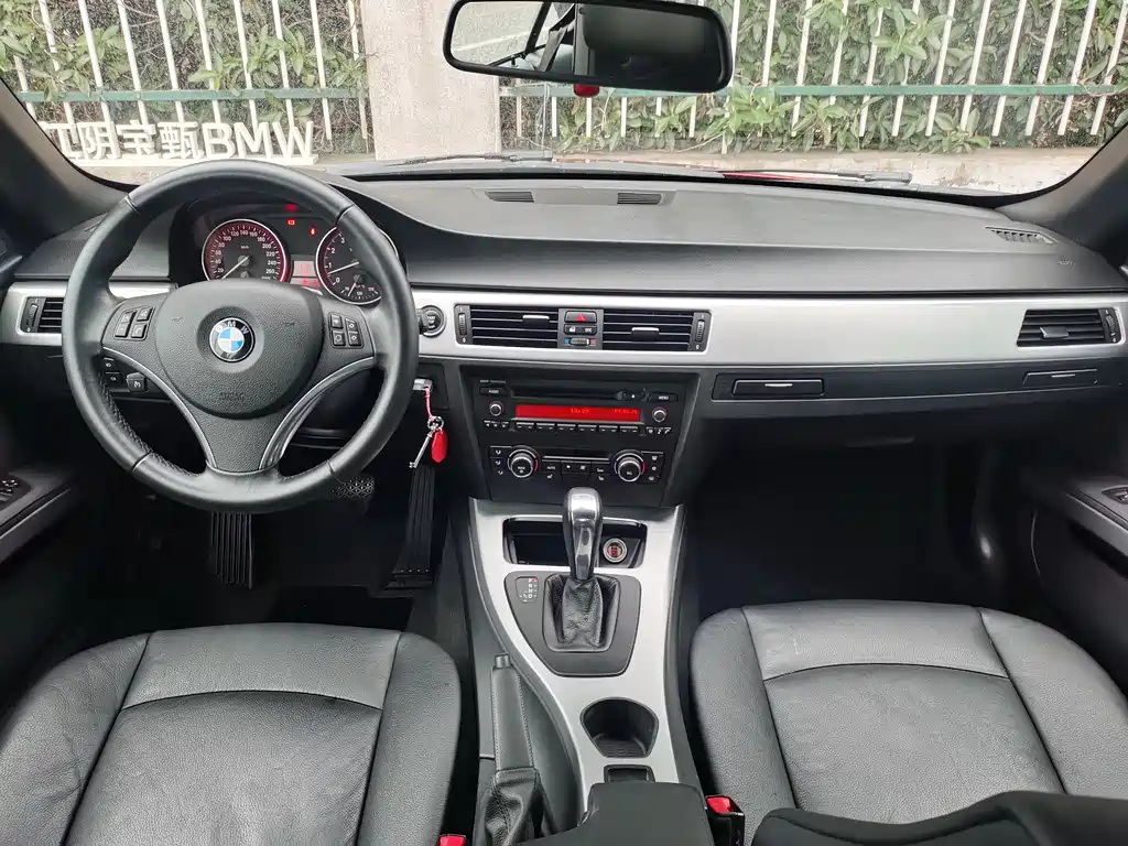 BMW 3 Series 2011 — фото 13