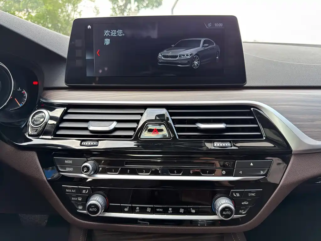 BMW 5 Series 2017 — фото 20