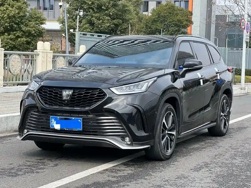 Toyota Crown Kluger 2023