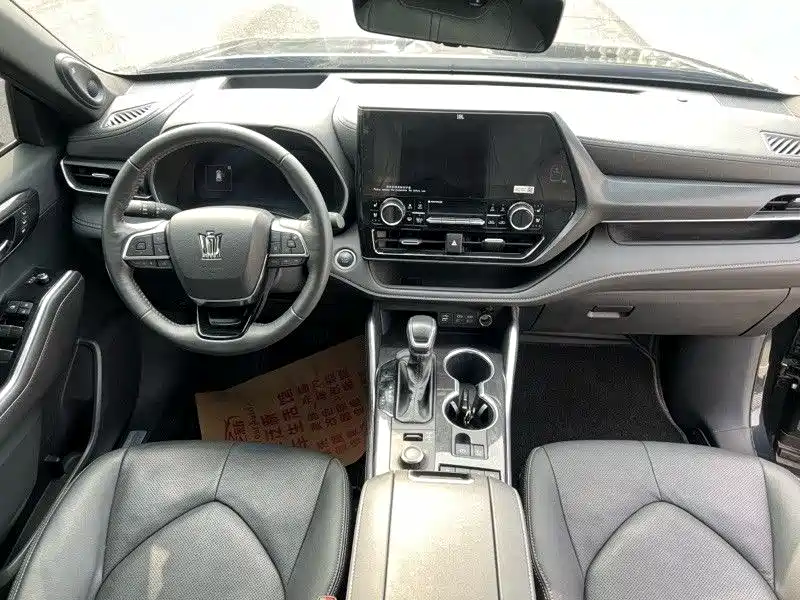 Toyota Crown Kluger 2023