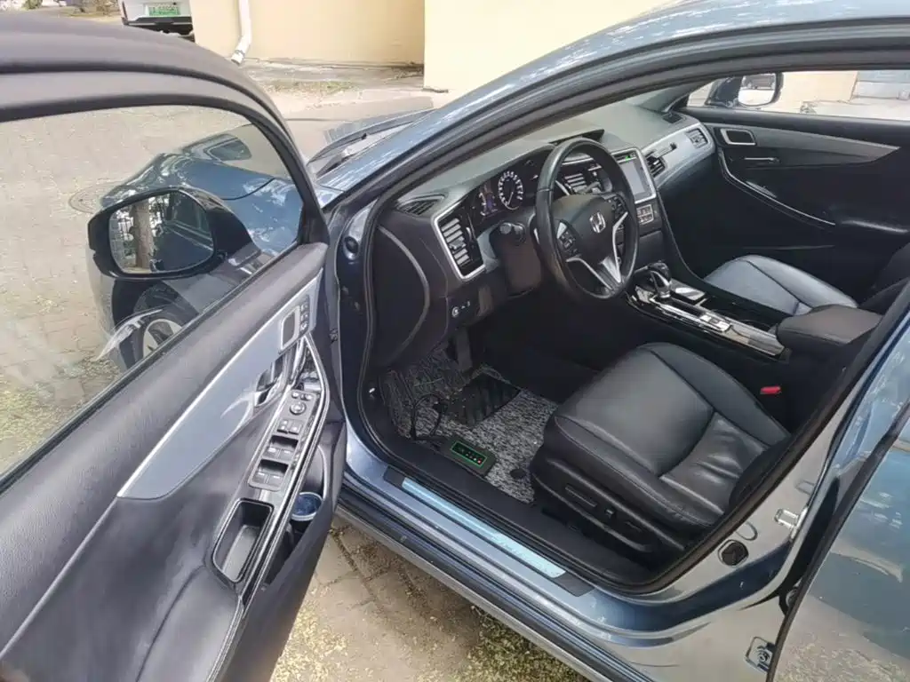 Honda Spirior 2015 — фото 16