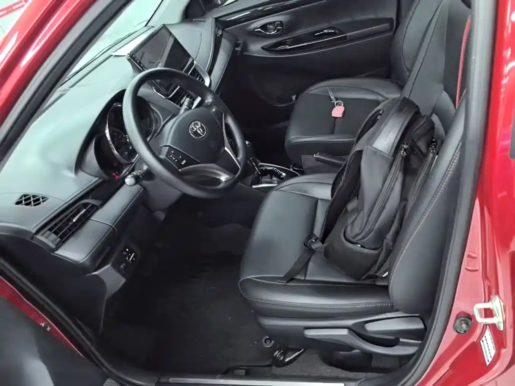 Toyota Yaris L 2022 — фото 15