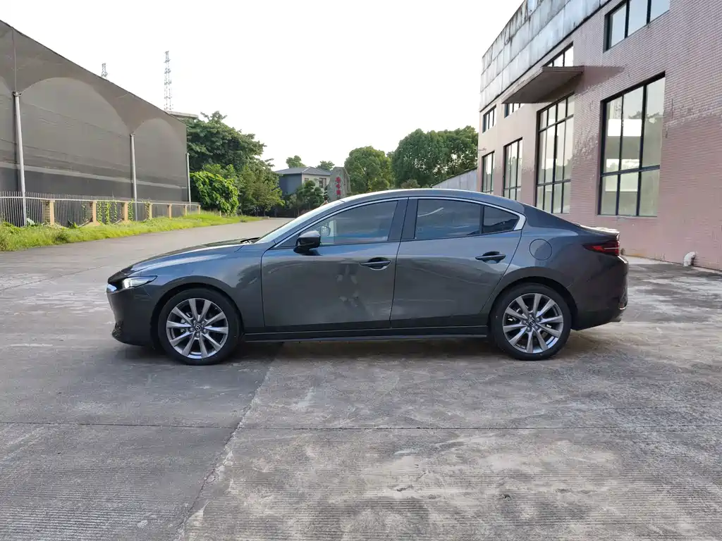 Mazda 3 Axela 2022