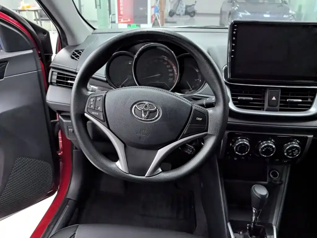 Toyota Yaris L 2022 — фото 11