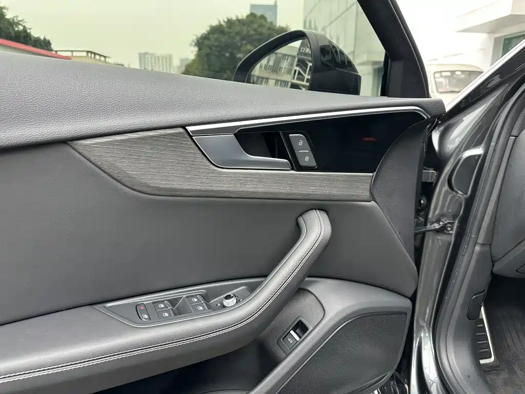 Audi A4L 2023 — фото 20