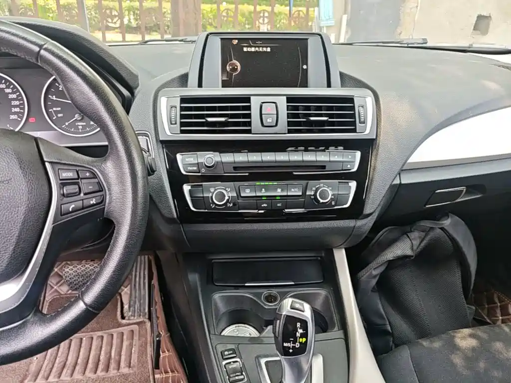 BMW 1 Series 2017 — фото 13