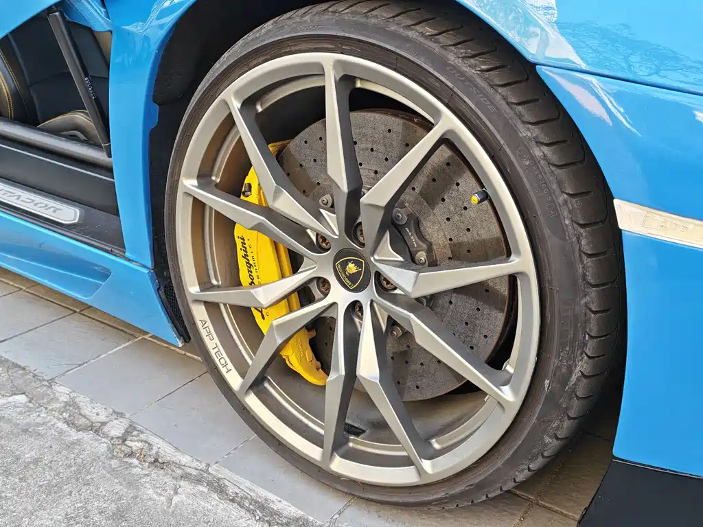 Lamborghini Aventador 2014 — фото 15