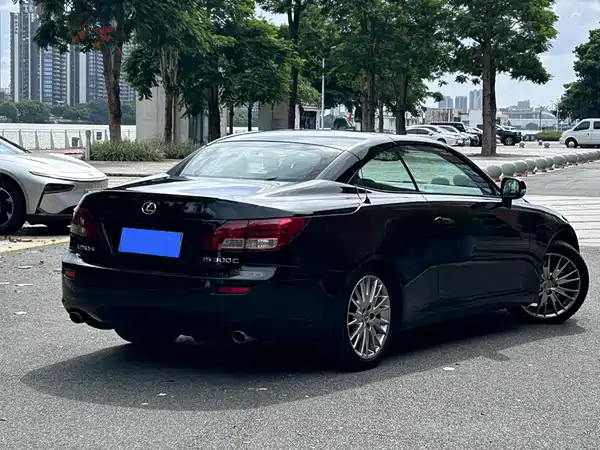 Lexus IS 2010