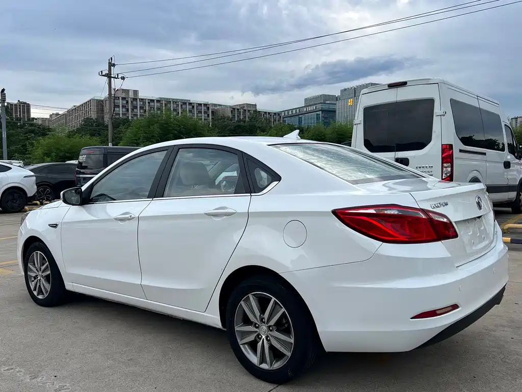Changan Eado 2017 — фото 11