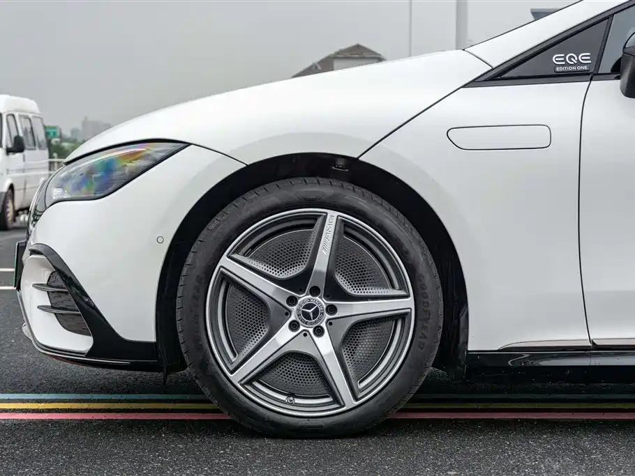 Mercedes-Benz EQE 2025