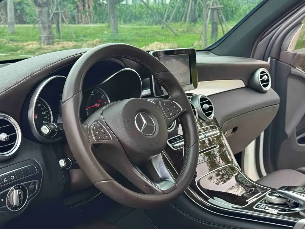 Mercedes-Benz GLC 2016 — фото 15