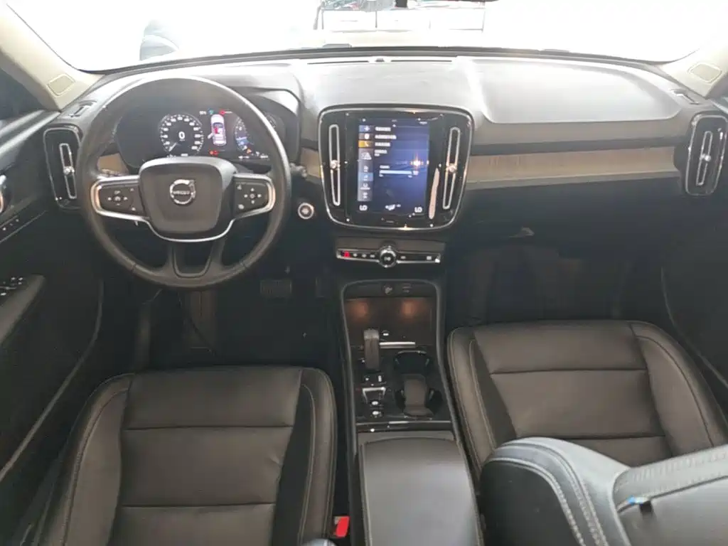 Volvo XC40 2020 — фото 10