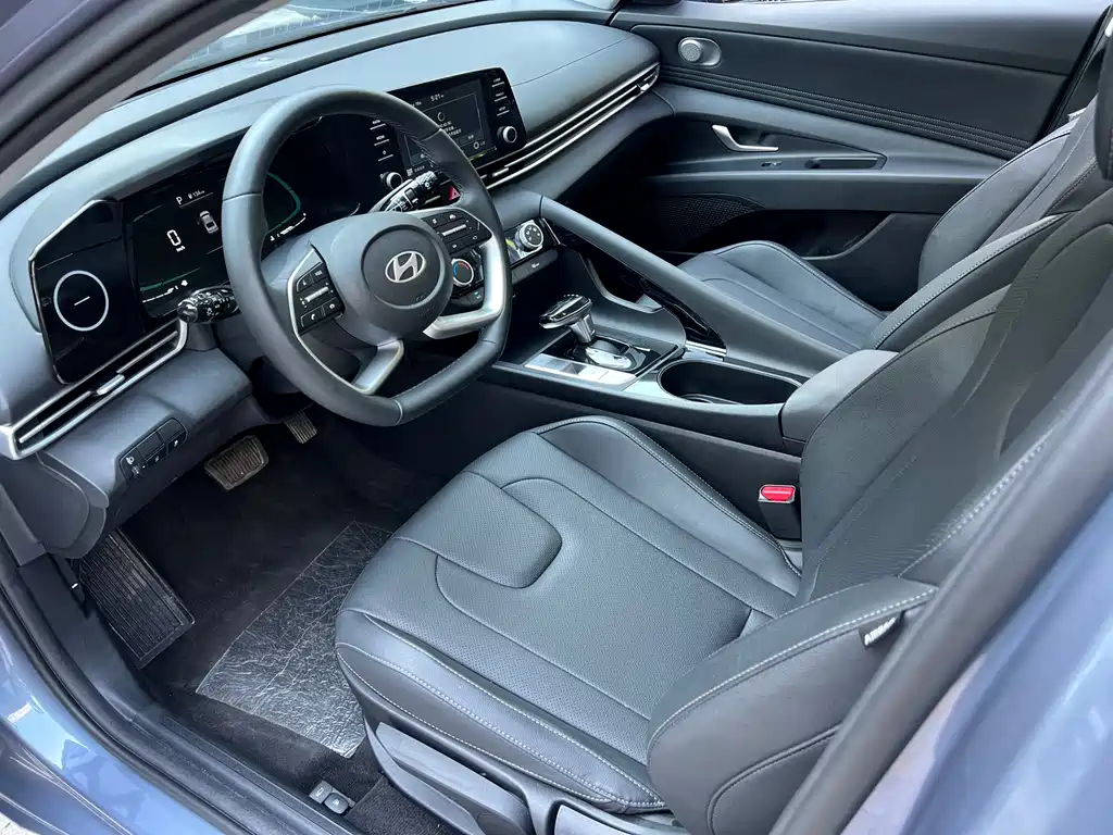 Hyundai Elantra 2024